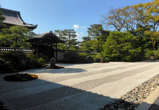 The raked gravel Daio-en garden in front of the abbot's hall at Kennin-ji, Kyoto