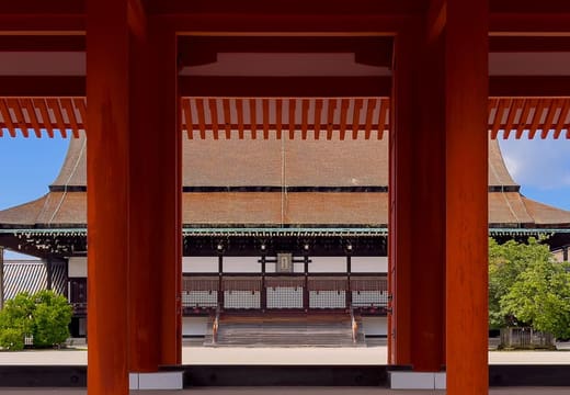The Shishinden hall of the Kyoto Imperial Palace framed by the vermilion pillars of the Jomeimon gate