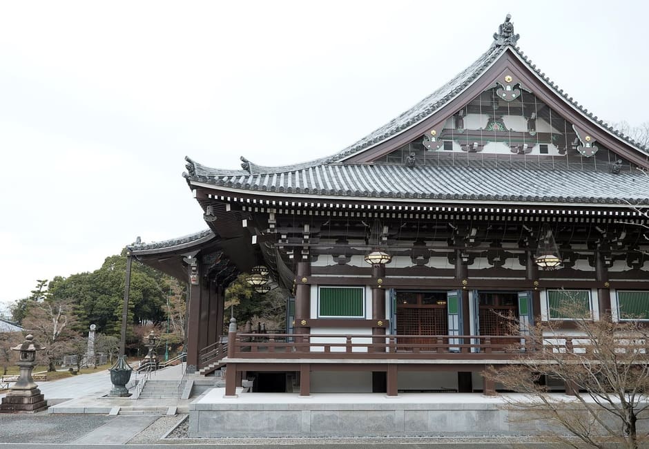 The Kondo main hall of Chishaku-in with its green windows and grey tiled roof