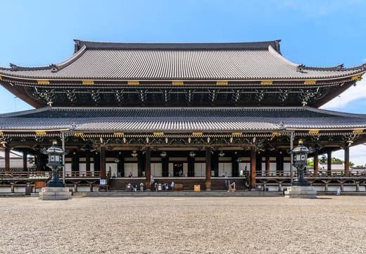 Higashi Hongan-ji, Kyoto Station